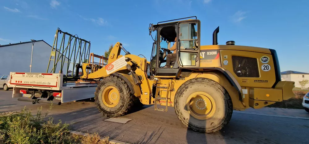 Senol Cankur beim Arbeiten mit dem Radlader Senol Cankur beim Arbeiten mit dem Radlader